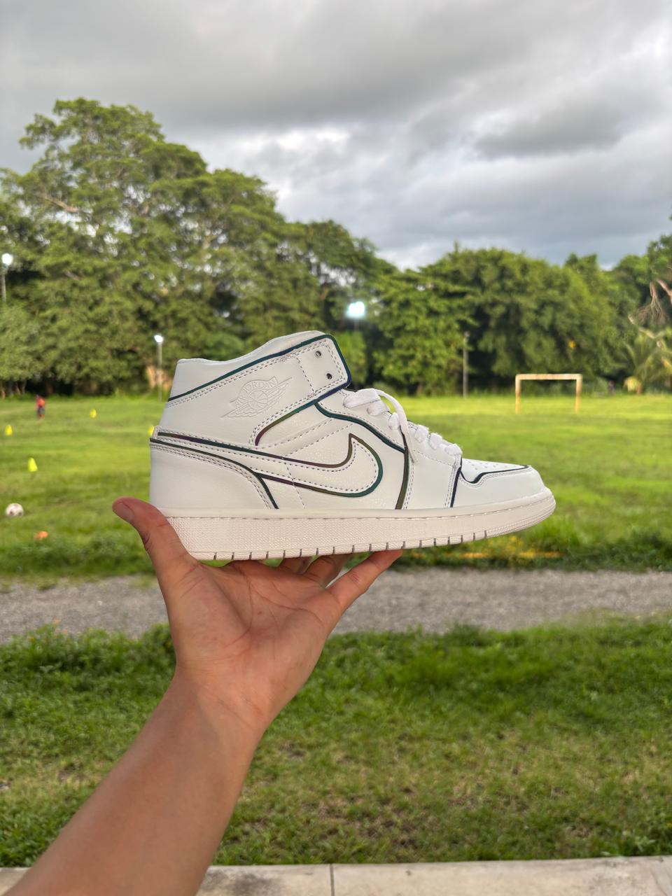 Sneaker Nike Mid Air One Delineado negro
