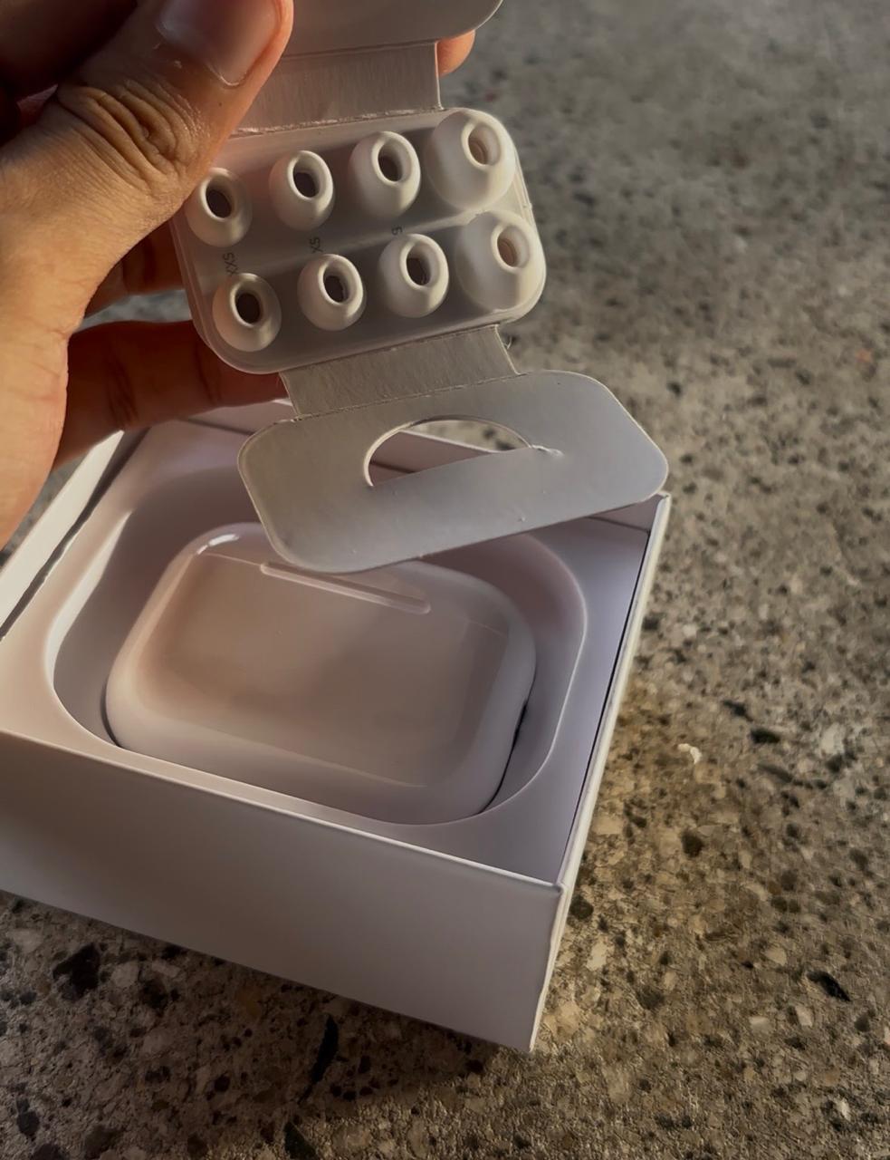 Combo Bocina premium + Airpods pro 3